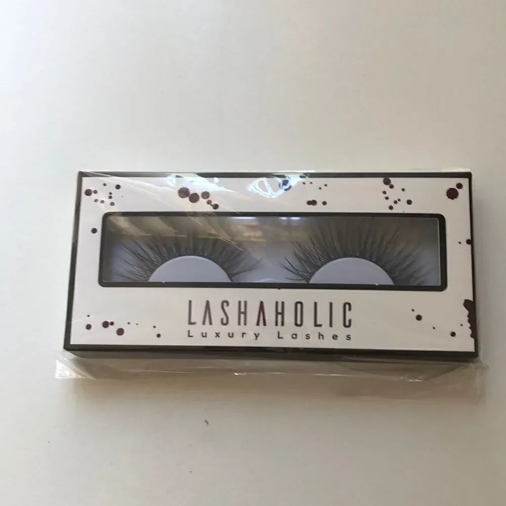 Lashaholic Luxury Lashes in Kiss Me NIB